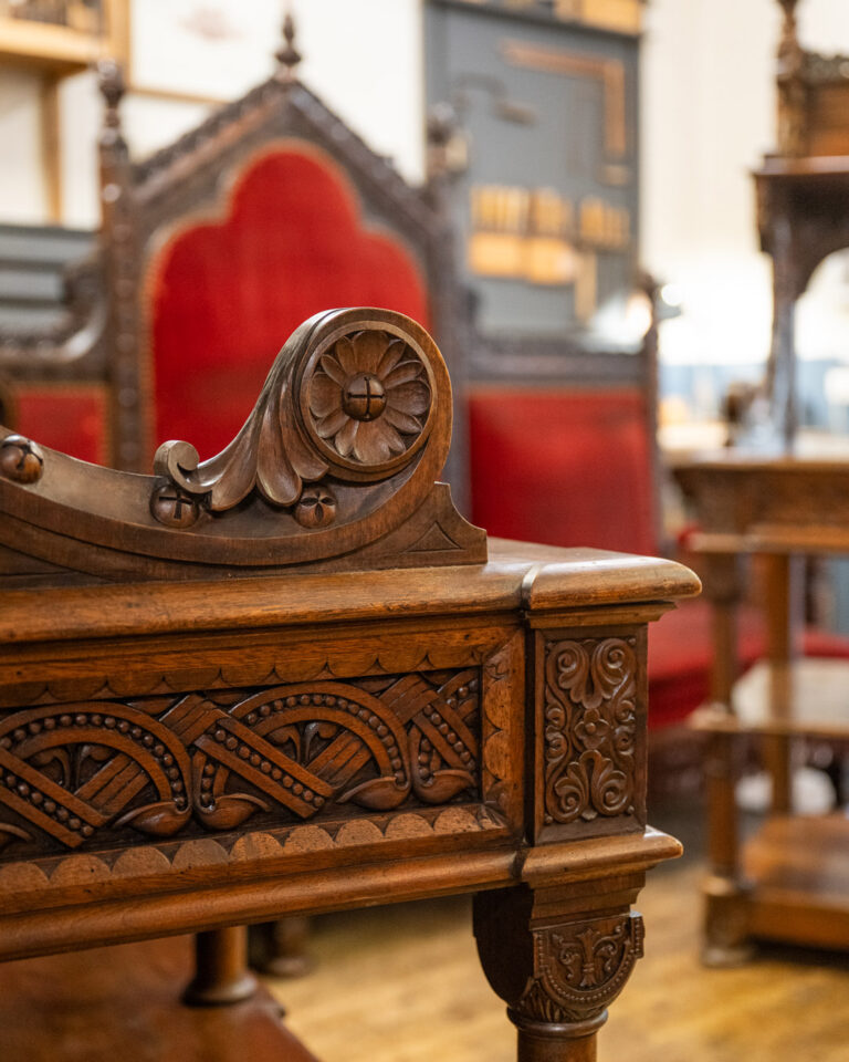 mobilier néogothique du Palais épiscopal d'Angers